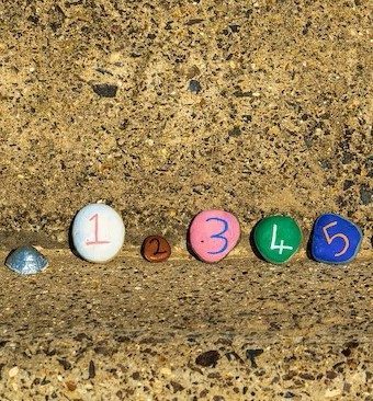 Colourful stones numbered 1 to 5
